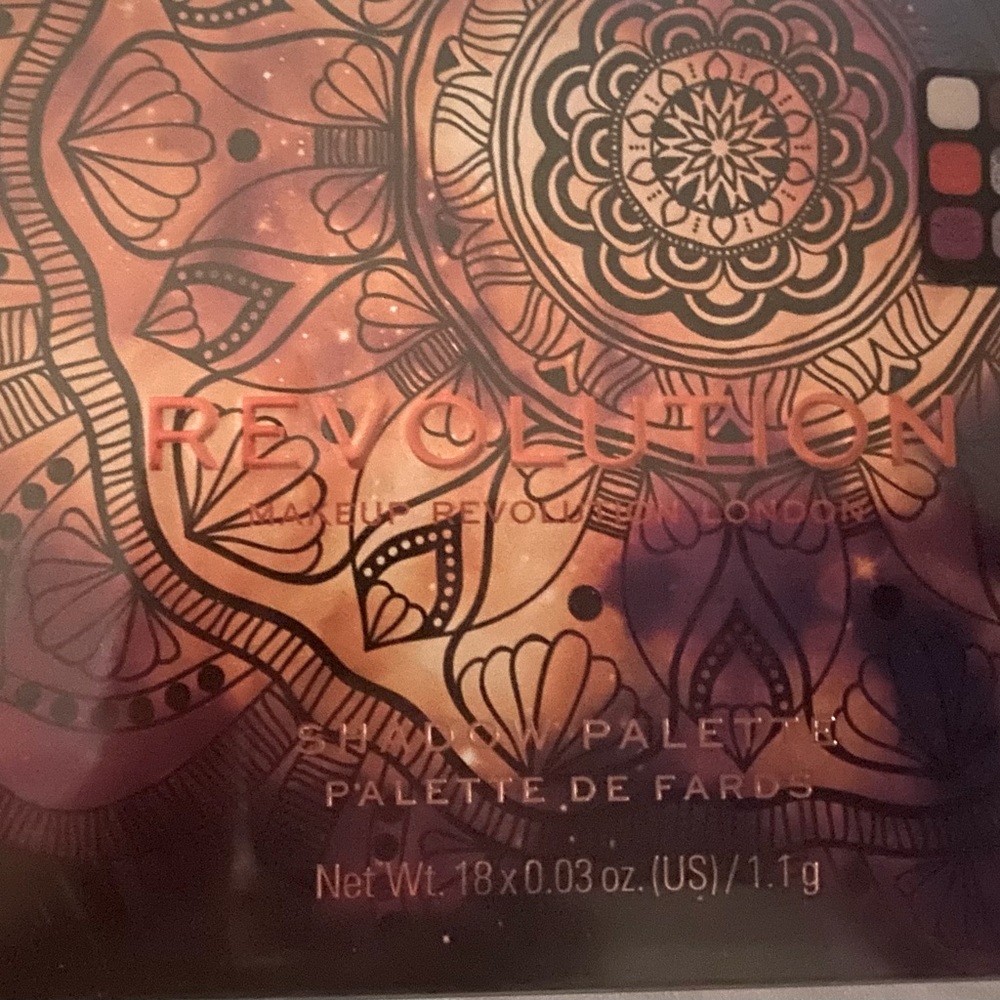Revolution shadow palette